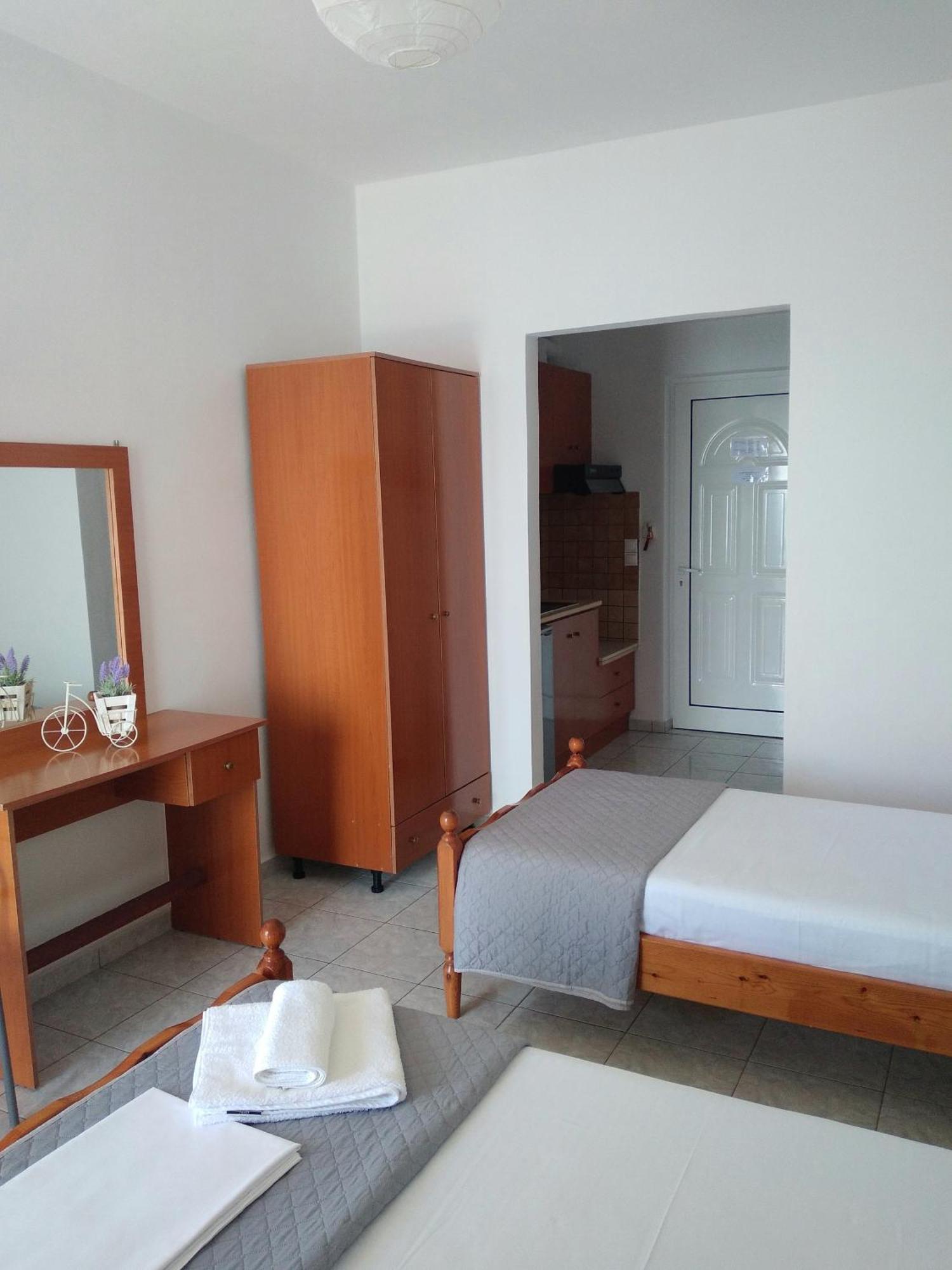 Nadim Rooms Himare Buitenkant foto