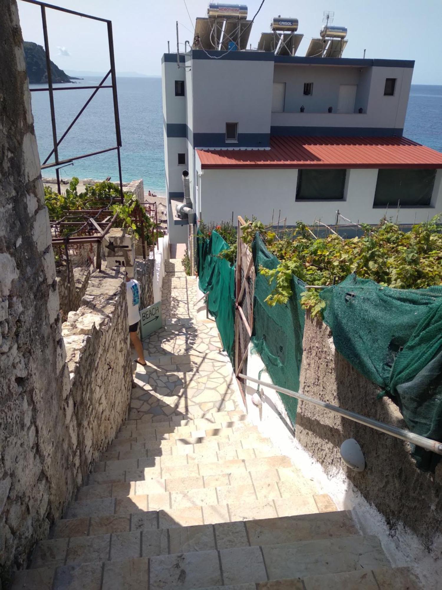 Nadim Rooms Himare Buitenkant foto