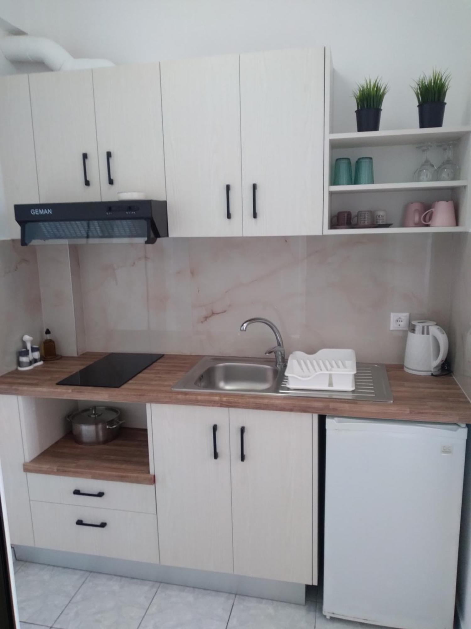 Nadim Rooms Himare Buitenkant foto