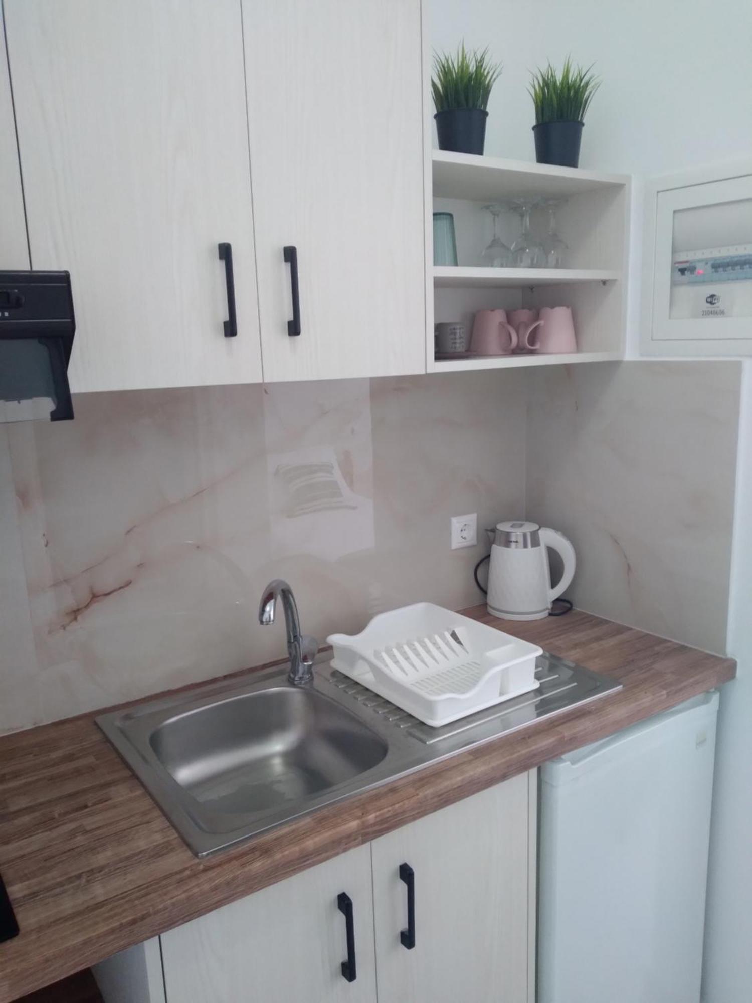 Nadim Rooms Himare Buitenkant foto