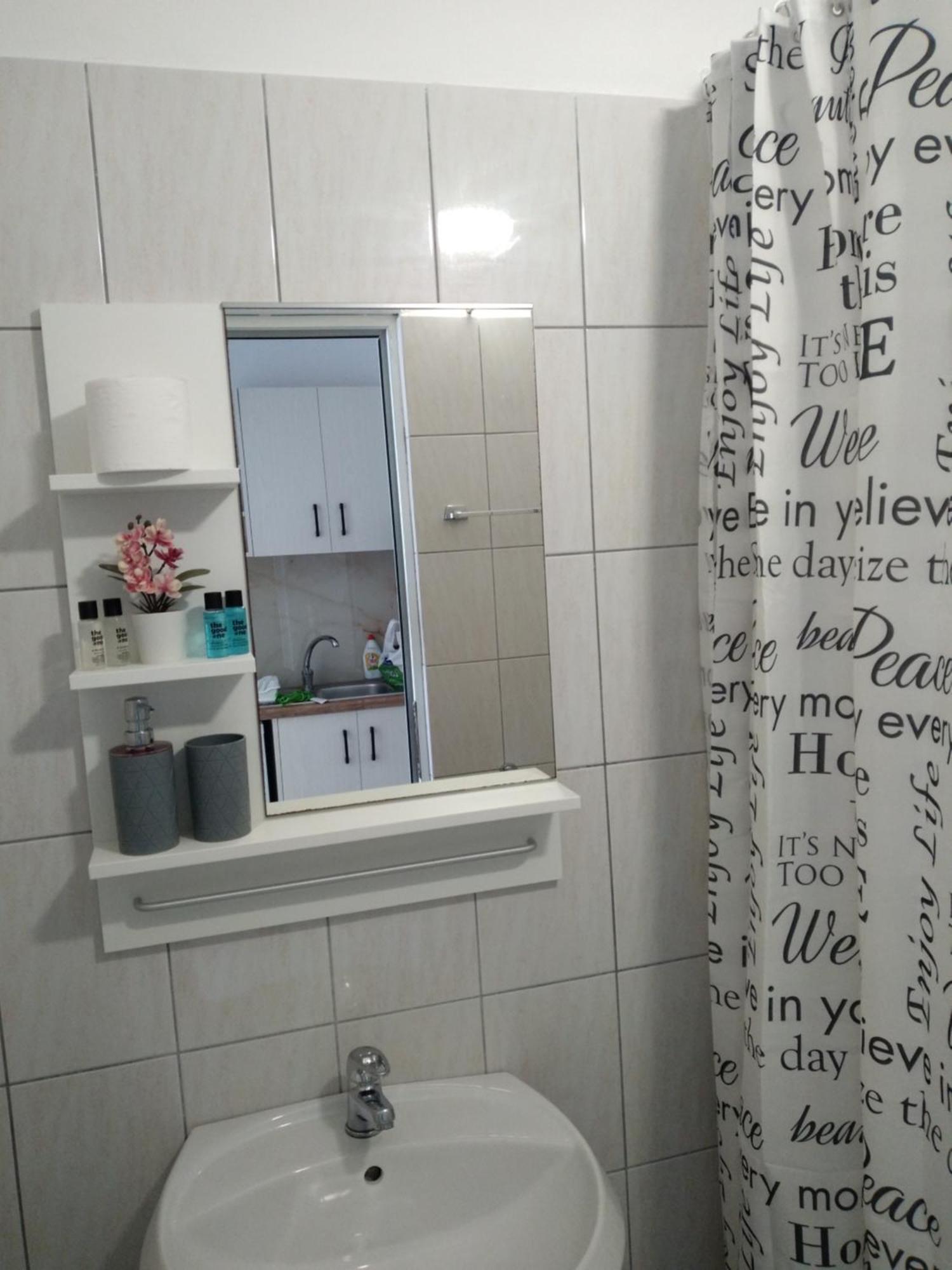Nadim Rooms Himare Buitenkant foto