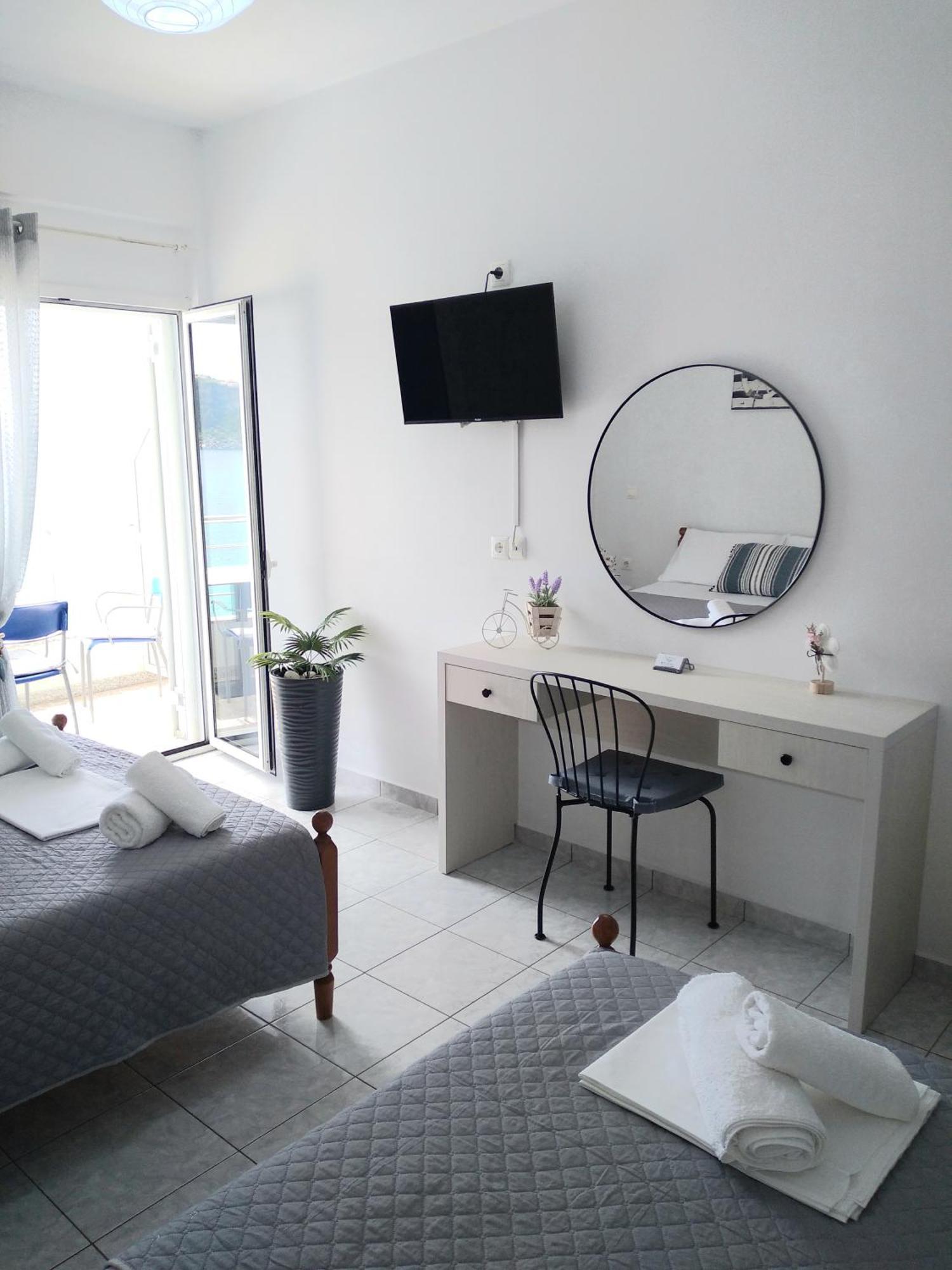 Nadim Rooms Himare Buitenkant foto
