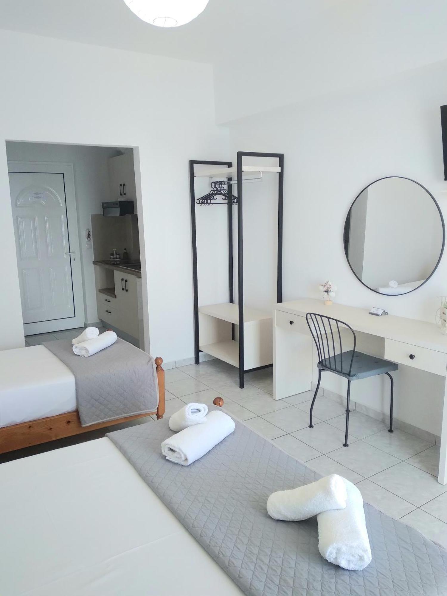 Nadim Rooms Himare Buitenkant foto
